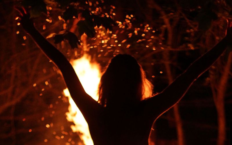 Naakte Vrouwen, van een vurige verleidster tot bloot in het weiland