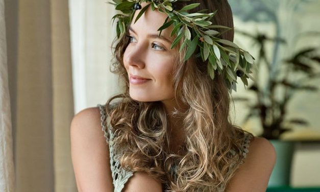 Clover zit, gelukkig wel naakt, in een zweefteef periode