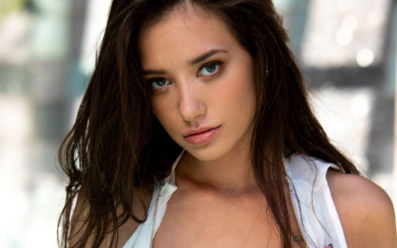 De erotische fantasieën van de mooie Gia Page