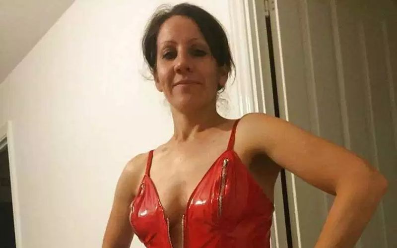 Amateur vrouwen in rode lingerie, van geile milf tot hete echtgenote
