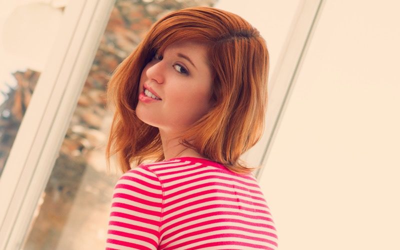 Rood haar en een heel kort strak jurkje of een grote trui