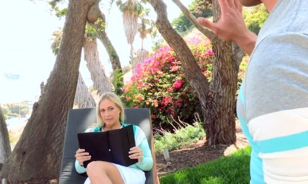 Les in sex van een geile blonde moeder met grote borsten