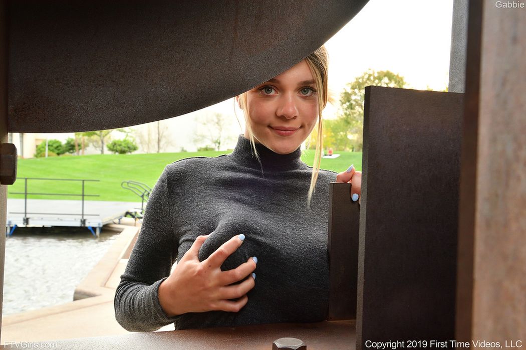 Naakte Vrouwen, van opgewonden wakker worden tot een strak jurkje 4 knappe tiener grote borsten strak jurkje 02