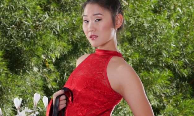 Knappe Aziatische escort vrouw zorgt voor onvergetelijke erotische sex