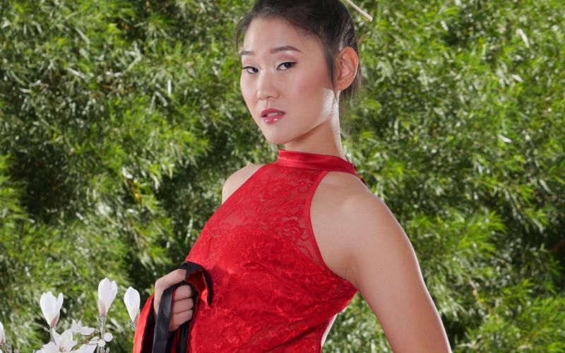 Knappe Aziatische escort vrouw zorgt voor onvergetelijke erotische sex