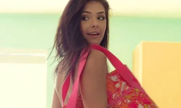 Het lekkere kontje van de mooie Lola Sinclair