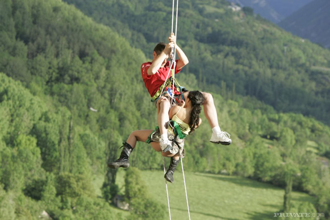 beffen pijpen en neuken tijdens het bergbeklimmen 07