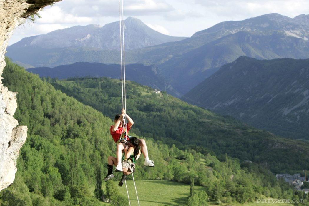 beffen pijpen en neuken tijdens het bergbeklimmen 09
