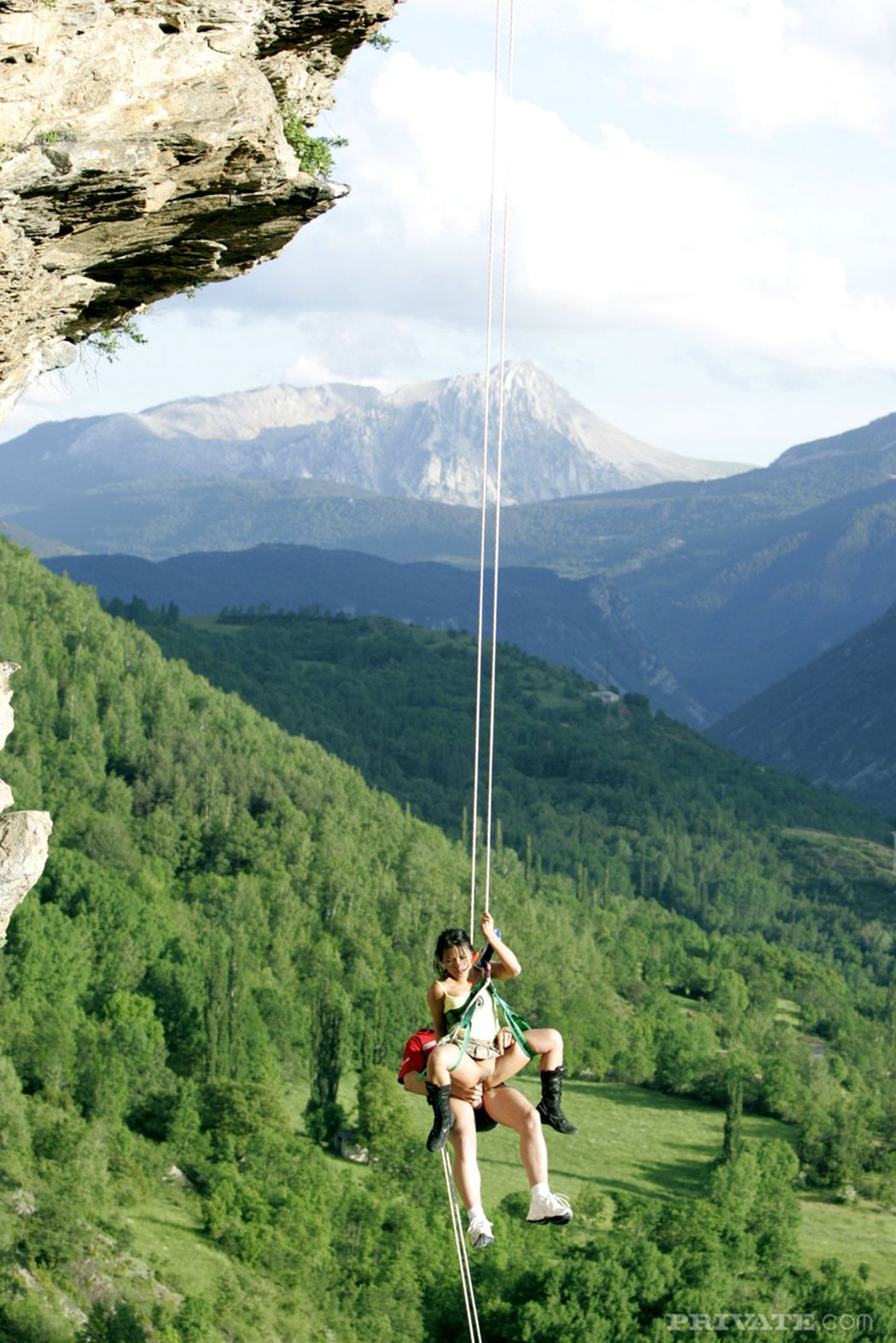 beffen pijpen en neuken tijdens het bergbeklimmen 12