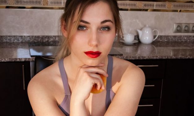 Naakte Vrouwen, van felrode lippenstift tot een blauw zomerjurkje