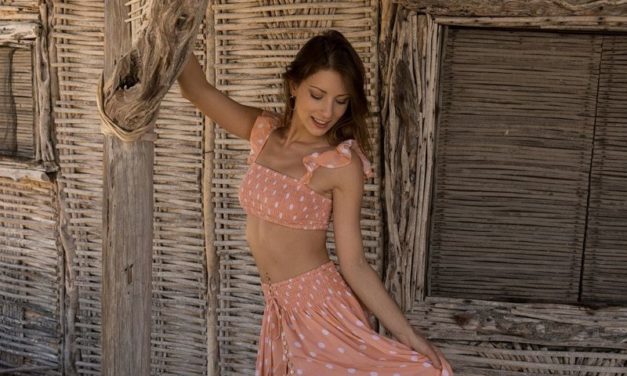 Naakte Vrouwen, van een tropisch paradijs tot een heel kort spijkerbroekje