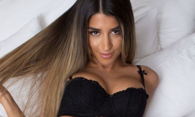 Naakte Vrouwen, van opwindend in de ochtend tot een parel halsketting