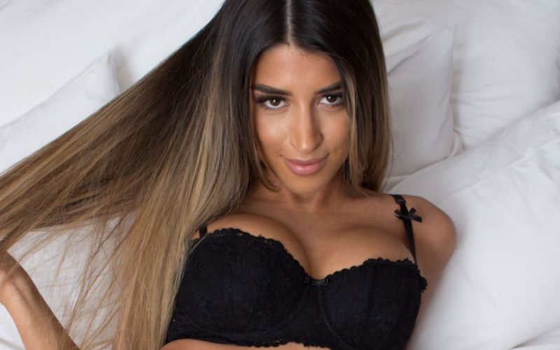 Naakte Vrouwen, van opwindend in de ochtend tot een parel halsketting