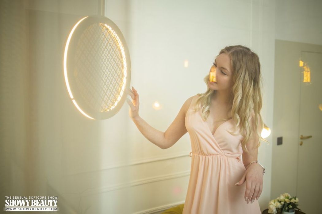 Sophie doet een sensuele striptease
