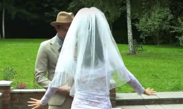 Geile bruid neukt met broer bruidegom op de bruiloft