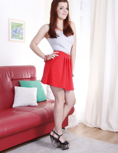 knappe tiener met grote borsten gaat naakt 03