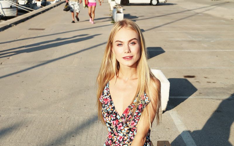 Nancy A is op vakantie en ze kan geil goed pijpen