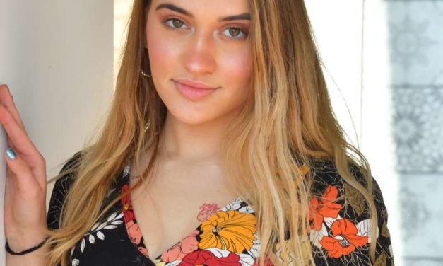 Serena, zomerjurkje, mooie lange benen en bloot