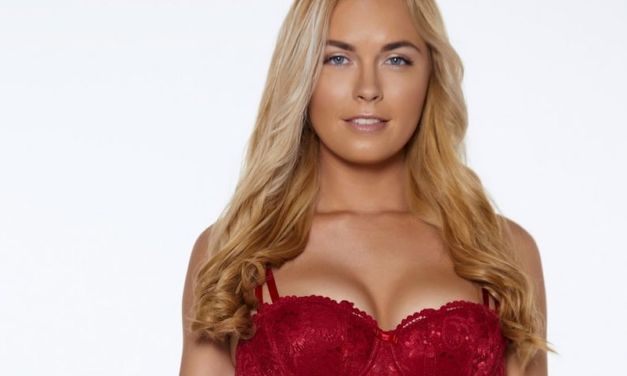 Bailey Rayne, lekker met lingerie en zonder lingerie aan