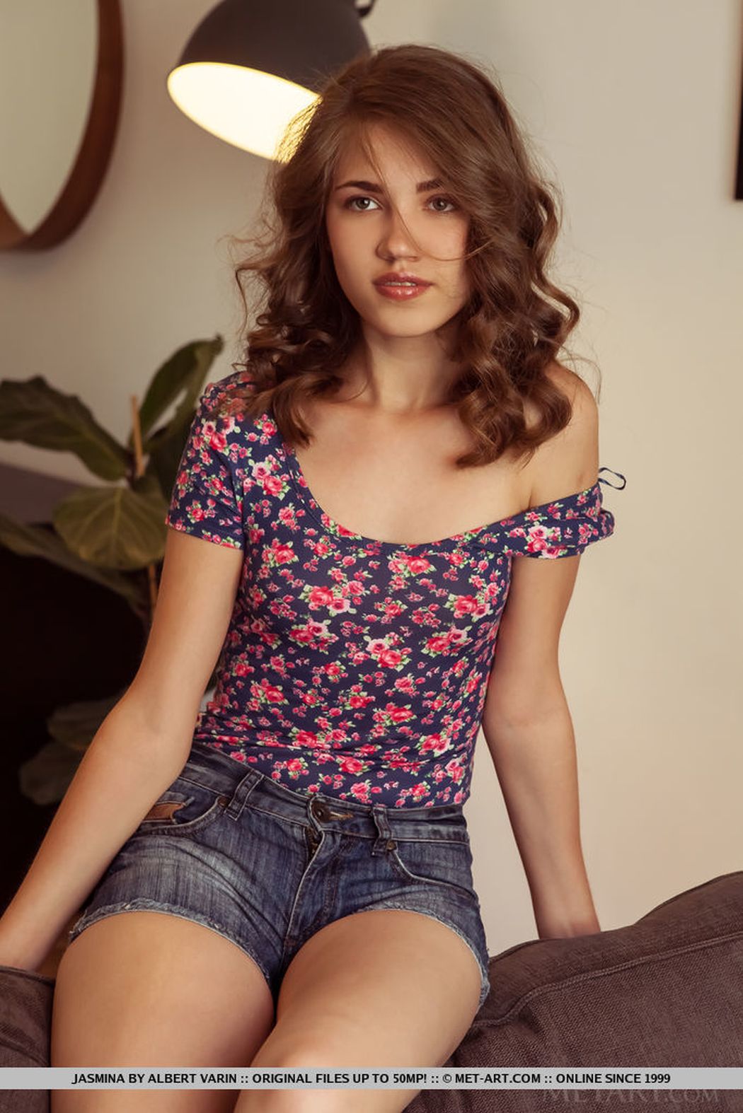 Naakte Vrouwen, van een casting tot mooi naakt in de zee 6 Jasmina gaat helemaal naakt in haar huiskamer 07