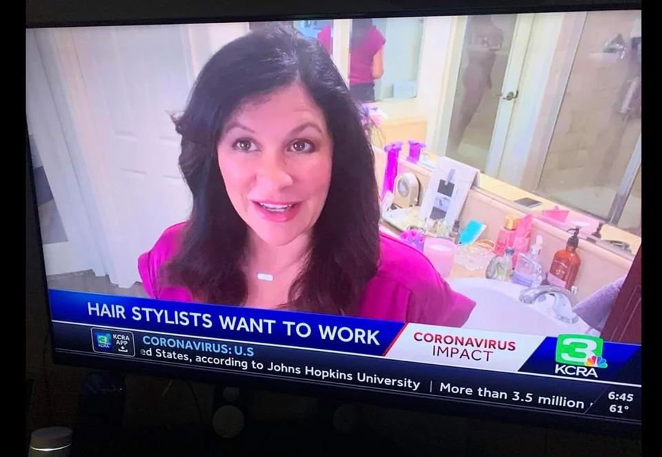 kapster naakte man in de badkamer