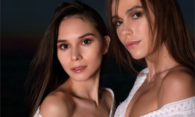 Erotische foto’s van twee knappe vrouwen die naakt gaan