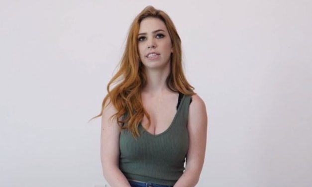 Nala Brooks, rood haar en grote natuurlijke borsten, doet een pornocasting