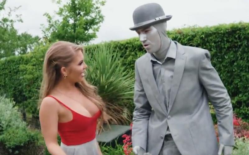 Alessandra Jane wordt geneukt door een levend standbeeld