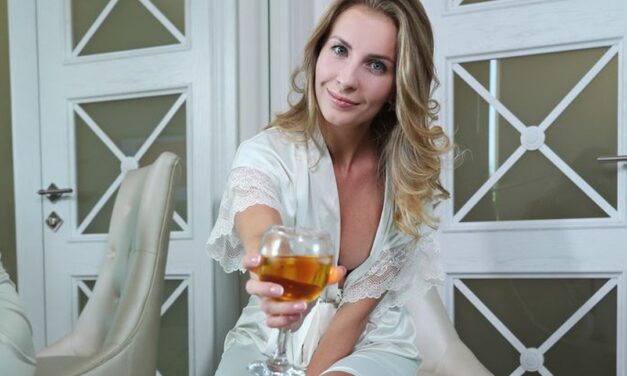 Bjorg Larson, tijd voor wijn, schoonheid en opwinding