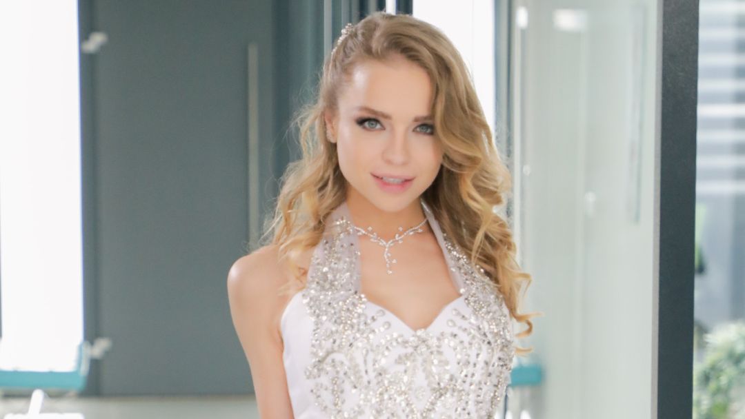 Lekker sexen met een knappe maagdelijke bruid