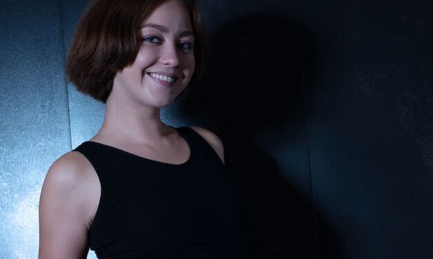 Naakte vrouwen, van een Jacuzzi tot geile lange knielaarzen