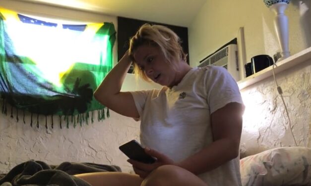 Stiefmoeder heeft sex met stiefzoon, de ochtend erna