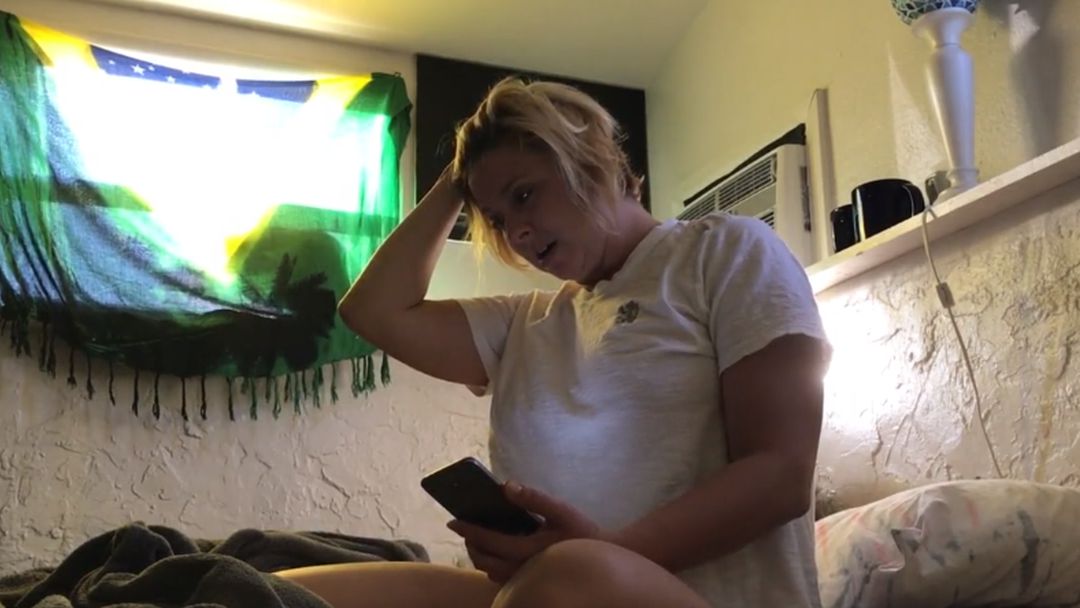 Stiefmoeder heeft sex met stiefzoon, de ochtend erna