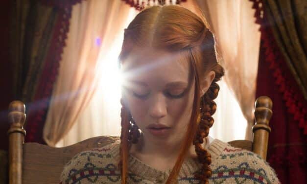 Dolly Little, rood haar en kleine borsten, mooi naakt