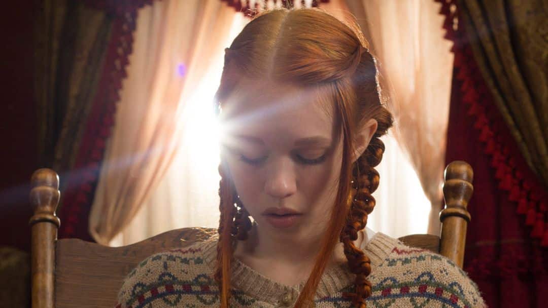 Dolly Little, rood haar en kleine borsten, mooi naakt