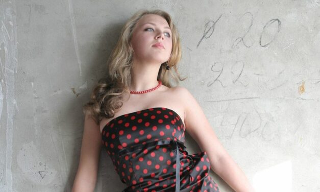 Een erotische schoonheid in sexy lingerie