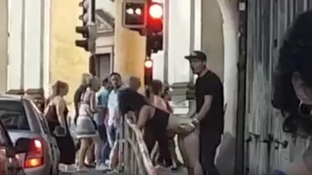 Seks bij een drukke weg