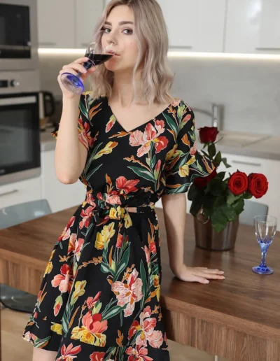 Eva Elfie blond grote borsten naakt 05