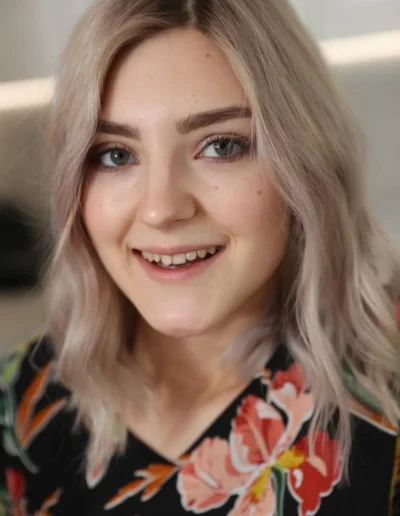 Eva Elfie blond grote borsten naakt 07