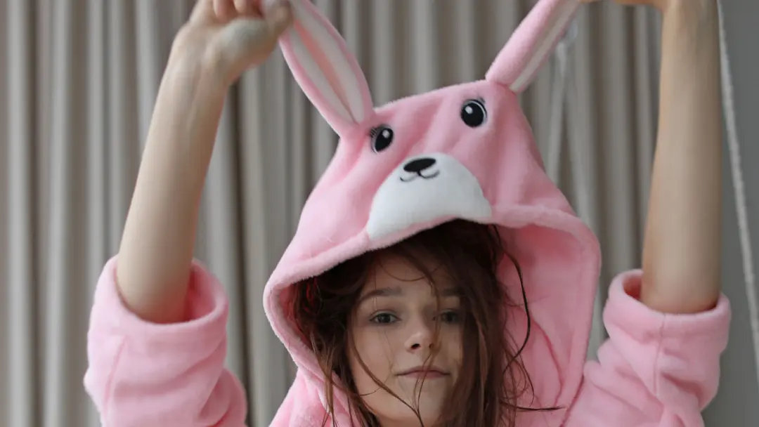 Irina Telicheva, is een roze konijnen badjas opwindend?