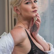 Erotische sex met de beste vriendin van mijn zus