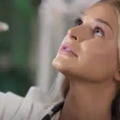 Vrouwelijke huisarts en de pik van patiënt